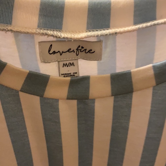 A Nice sleeves, Blue & white fitted top - Picture 3 of 3